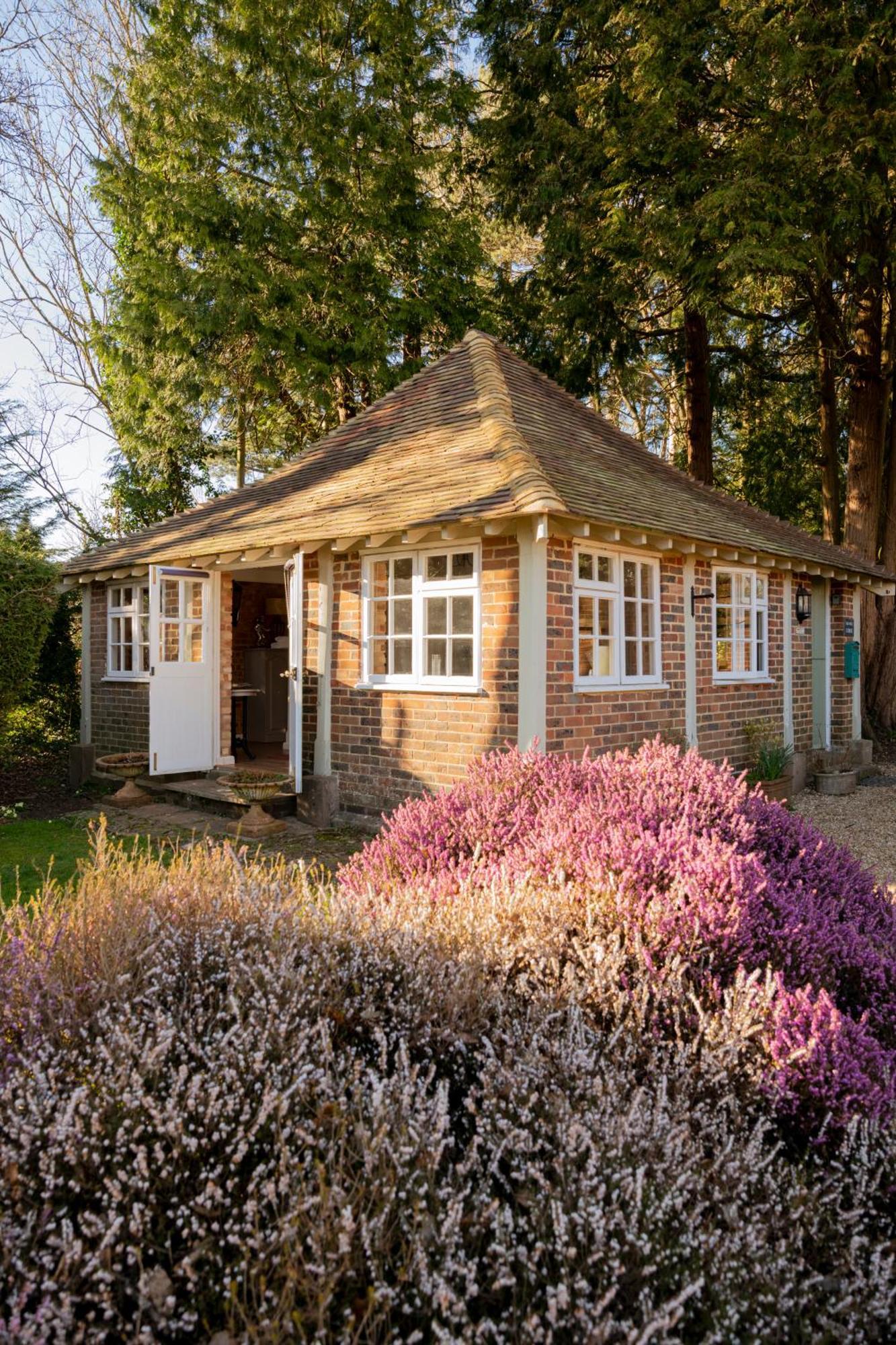 Old Mill Lodge By Huluki Sussex Stays Hurstpierpoint Zewnętrze zdjęcie