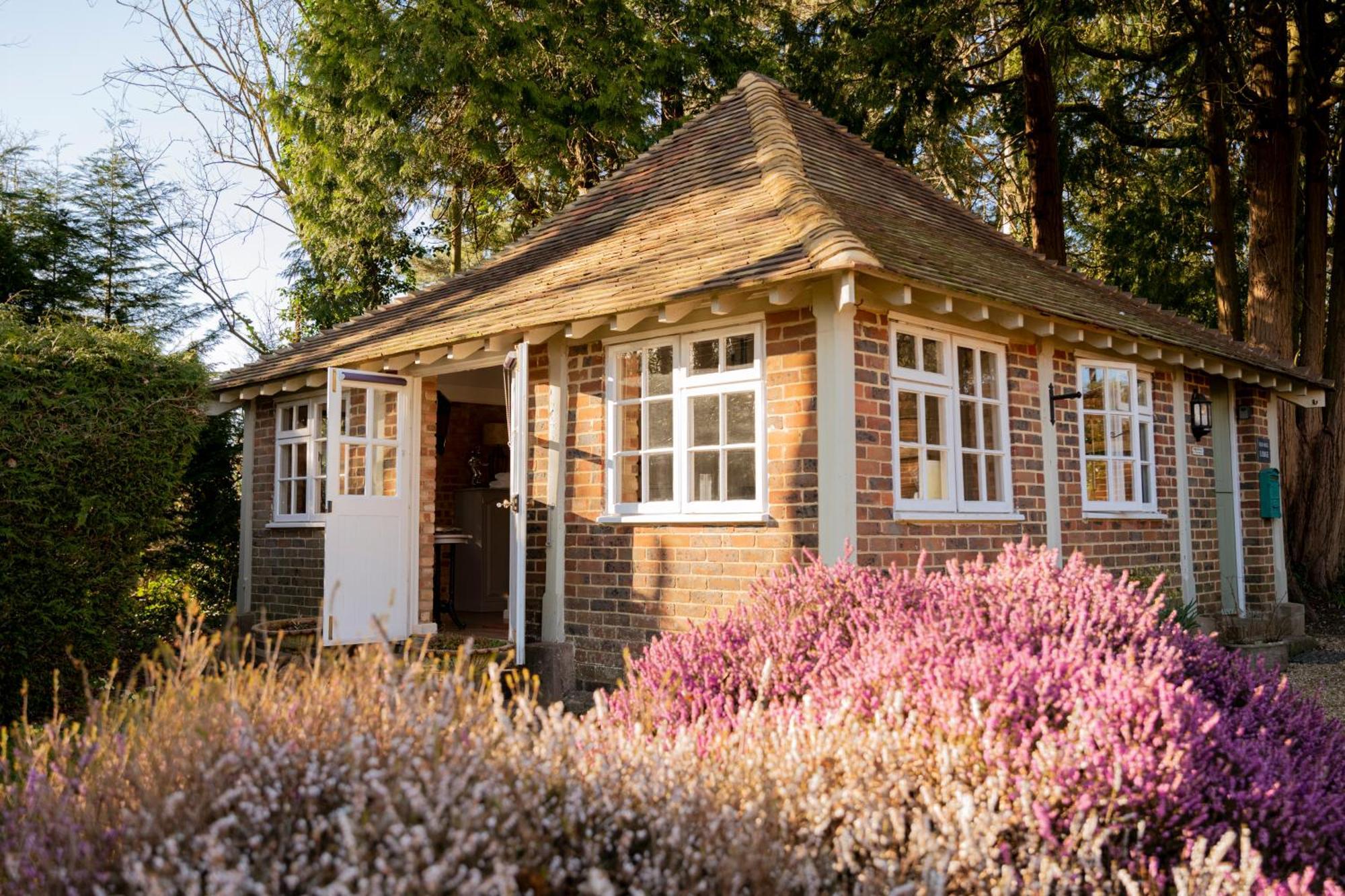 Old Mill Lodge By Huluki Sussex Stays Hurstpierpoint Zewnętrze zdjęcie