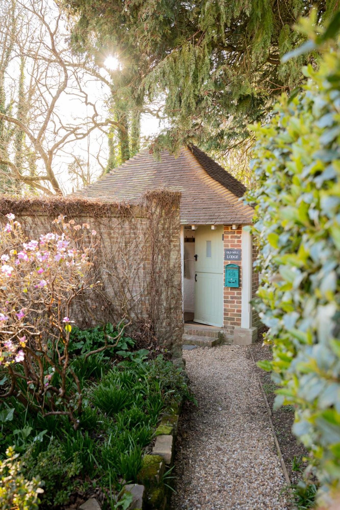 Old Mill Lodge By Huluki Sussex Stays Hurstpierpoint Zewnętrze zdjęcie