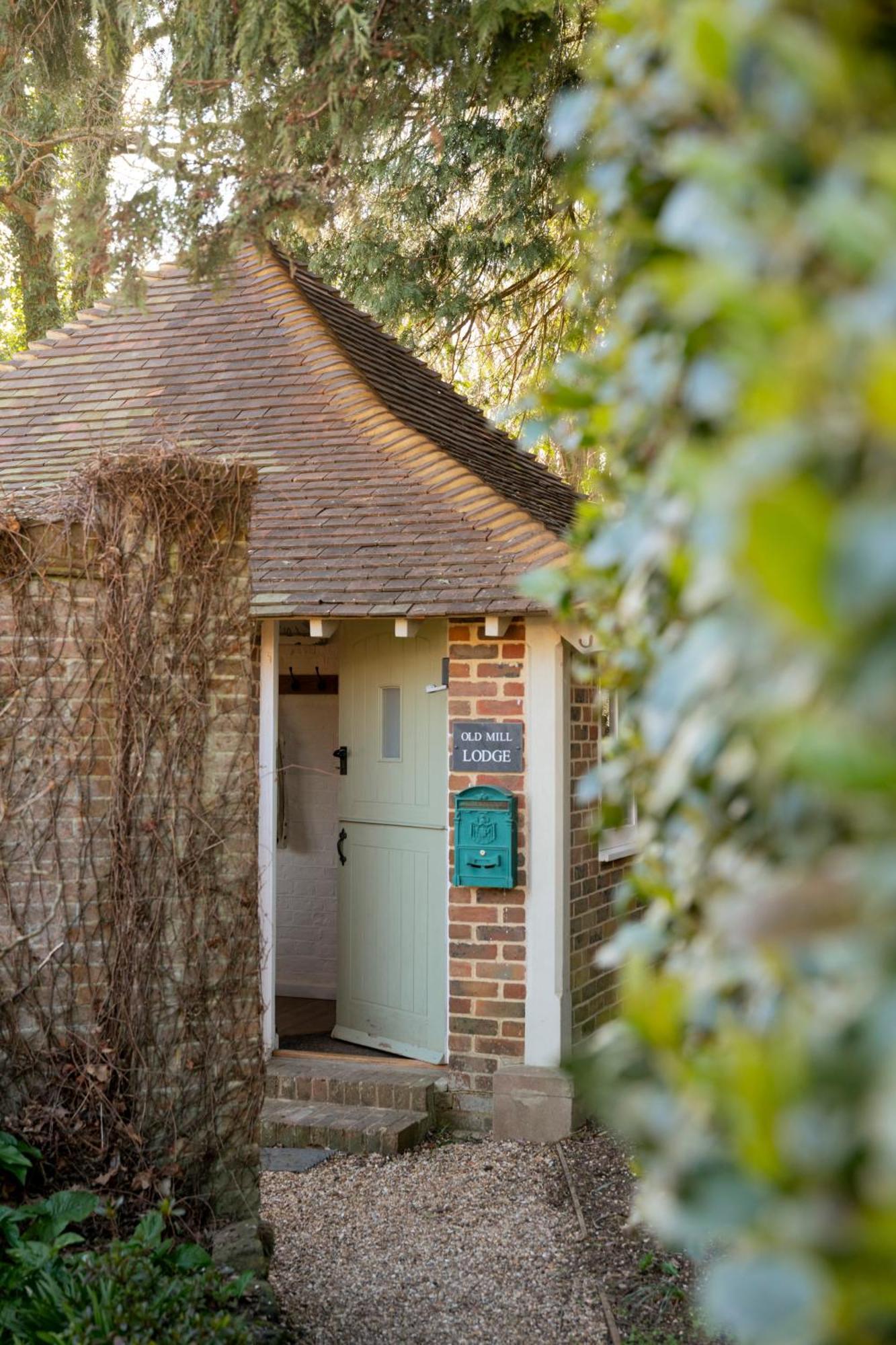 Old Mill Lodge By Huluki Sussex Stays Hurstpierpoint Zewnętrze zdjęcie