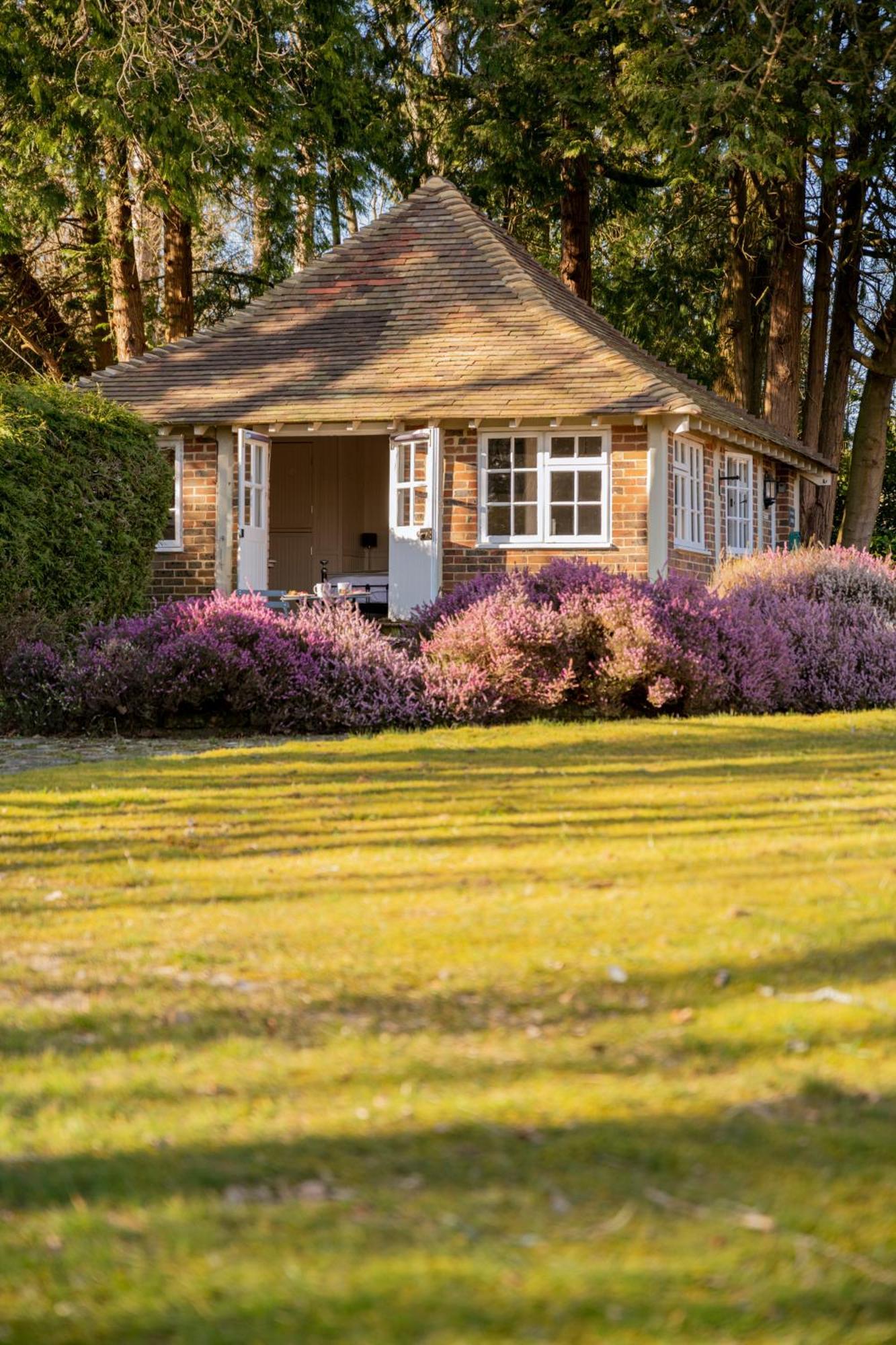 Old Mill Lodge By Huluki Sussex Stays Hurstpierpoint Zewnętrze zdjęcie