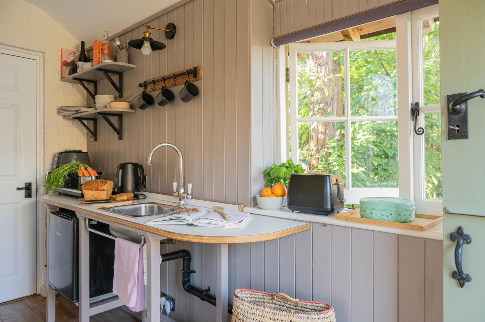 Old Mill Lodge By Huluki Sussex Stays Hurstpierpoint Zewnętrze zdjęcie