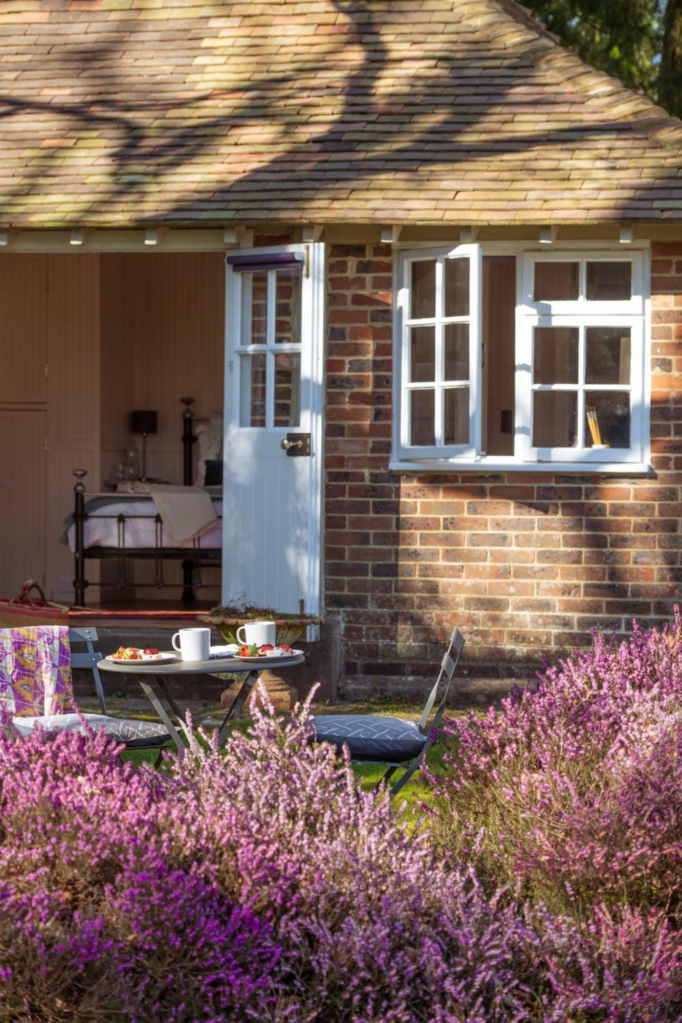 Old Mill Lodge By Huluki Sussex Stays Hurstpierpoint Zewnętrze zdjęcie