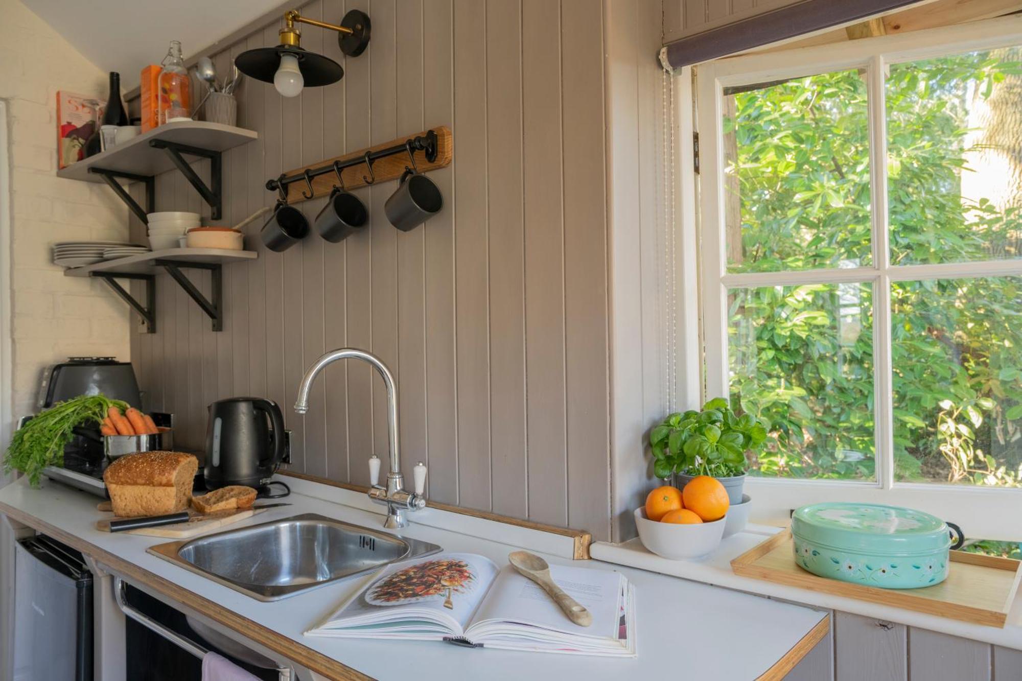 Old Mill Lodge By Huluki Sussex Stays Hurstpierpoint Zewnętrze zdjęcie