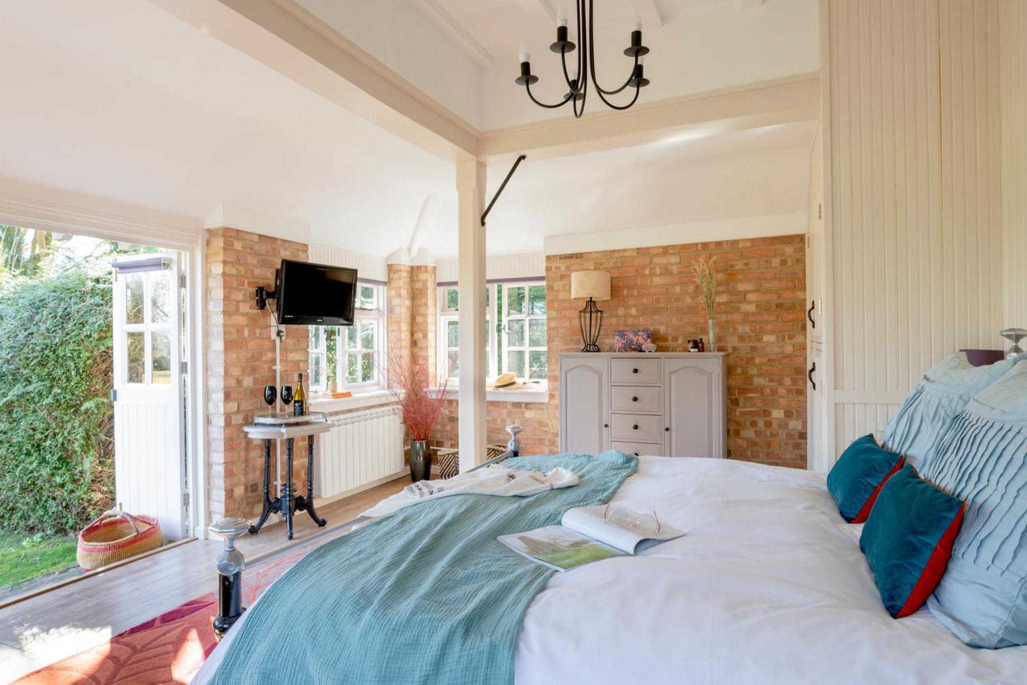Old Mill Lodge By Huluki Sussex Stays Hurstpierpoint Zewnętrze zdjęcie
