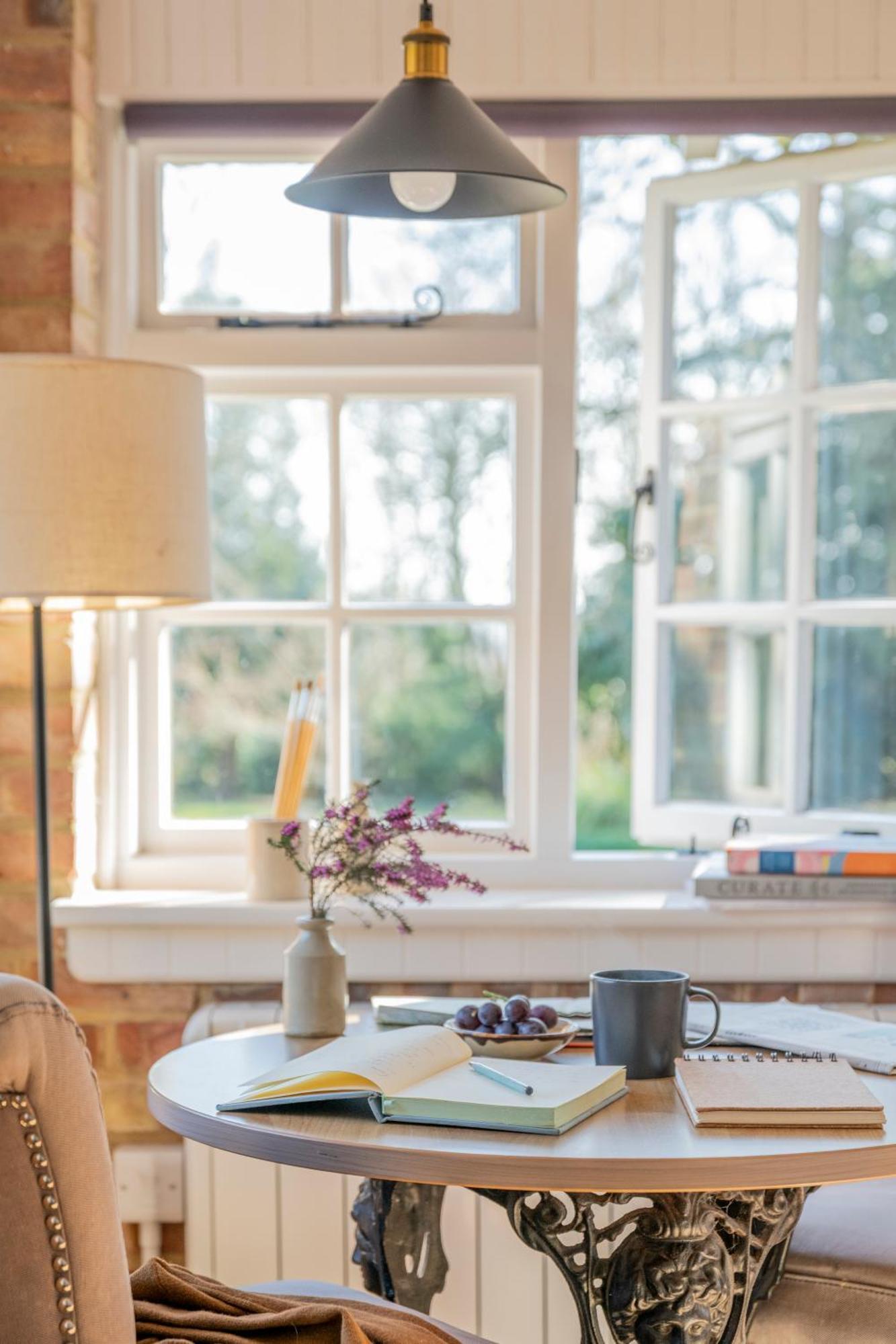 Old Mill Lodge By Huluki Sussex Stays Hurstpierpoint Zewnętrze zdjęcie